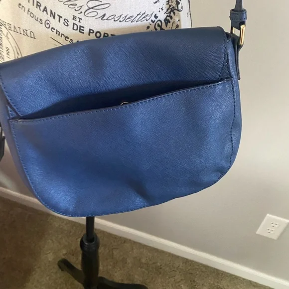 Michael Kors Dark Blue Hamilton Crossbody Bag with Gold Details - Picture 11 of 16